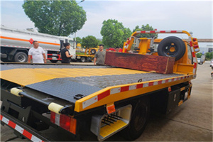 鱼峰区附近拖车电话号码服务